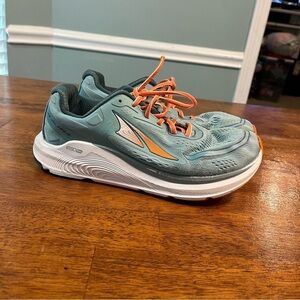 Women's Altra Paradigm 6 teal orange size 10 missing insoles